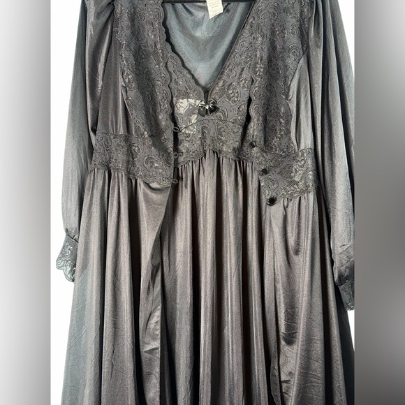 2- Shadowline Women's Nightgown Black Long Lace Bodice Silhouette Silky Nylon  L - Picture 5 of 16